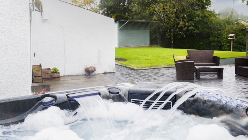 Donallan, cabin with a private hot tub