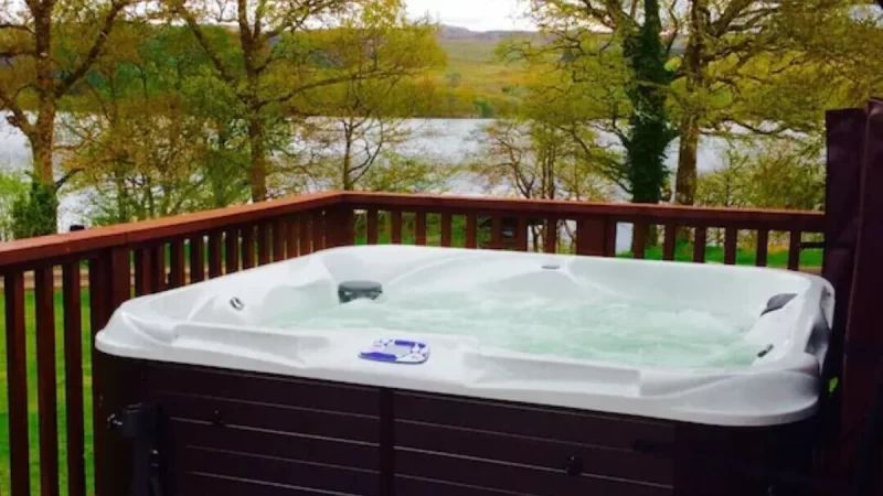 Loch View Cabin, cabin with a private hot tub