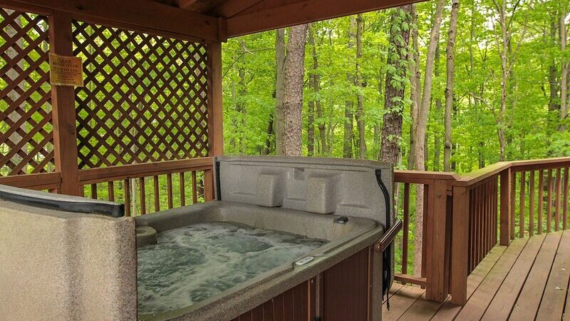 Elk – Hocking Hills, cabin with a private hot tub