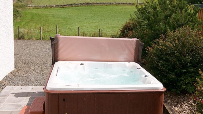 Fleet View, cabin with a private hot tub, photo 1