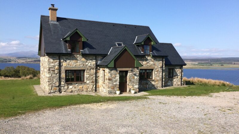 Fruachan Cottage, cabin with a private hot tub
