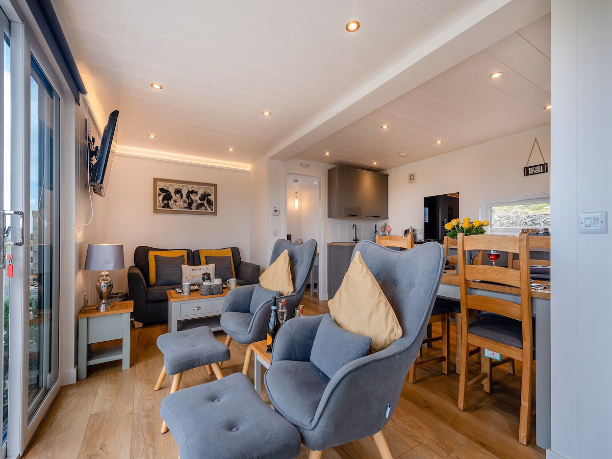 Galloway Hills – Galloway Luxury Lodges, Wigtown, cabin with a private hot tub, photo 4
