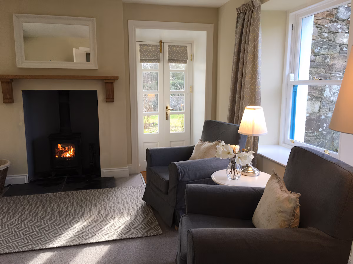 Garden Cottage, cabin with a private hot tub, photo 8