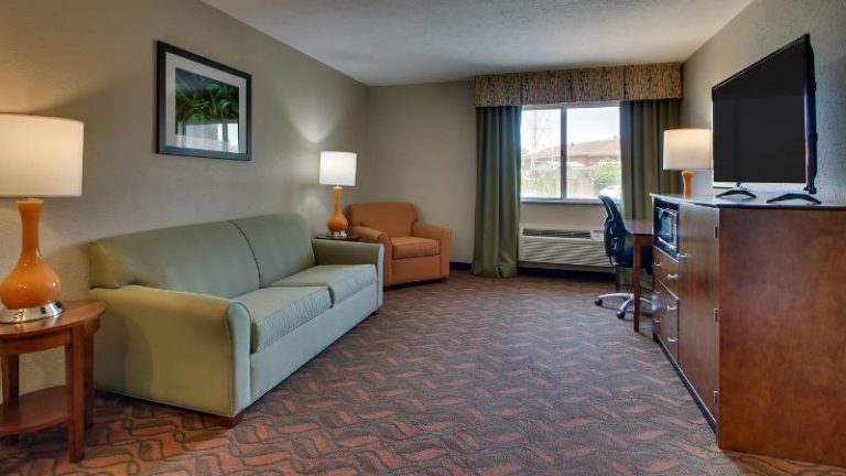 Greenfield Inn & Suites Elizabethtown, KY I65 Exit 94