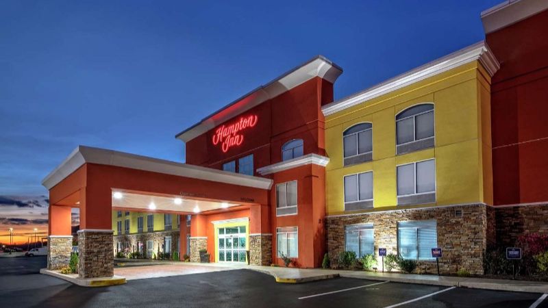 Hampton Inn Latrobe, room with private jacuzzi, photo 6