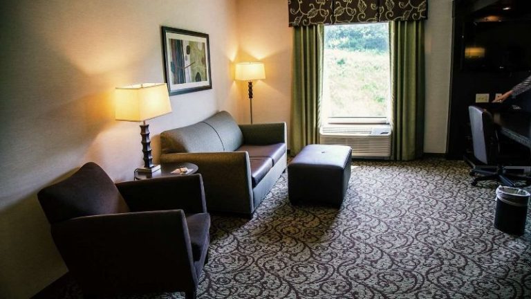 Hampton Inn & Suites Sharon