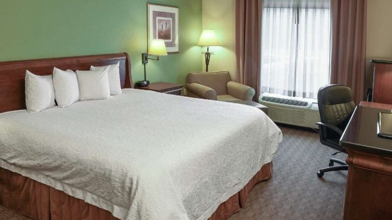 Hampton Inn & Suites Youngstown-Canfield