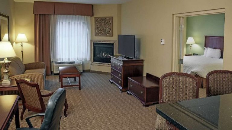 Hampton Inn & Suites Youngstown-Canfield