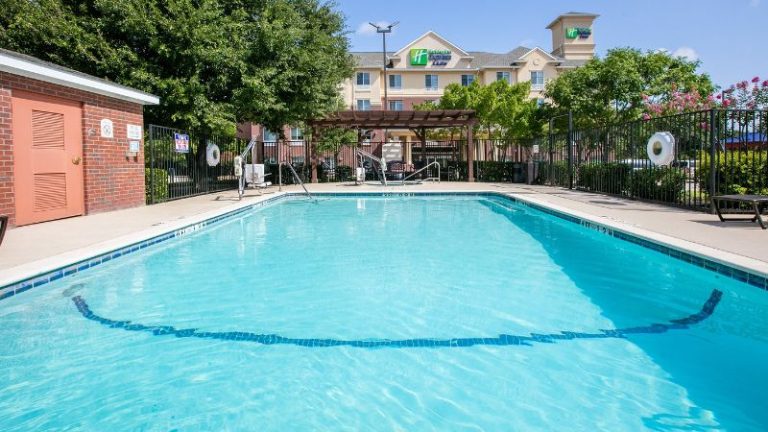 Holiday Inn Express Hotel & Suites Dallas