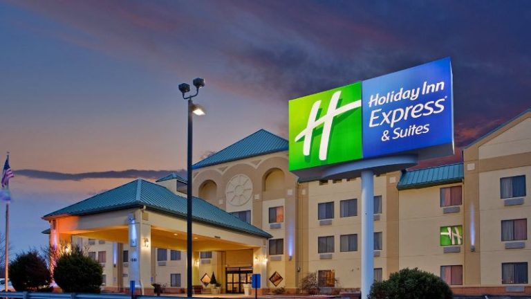 Holiday Inn Express Hotel & Suites Fenton