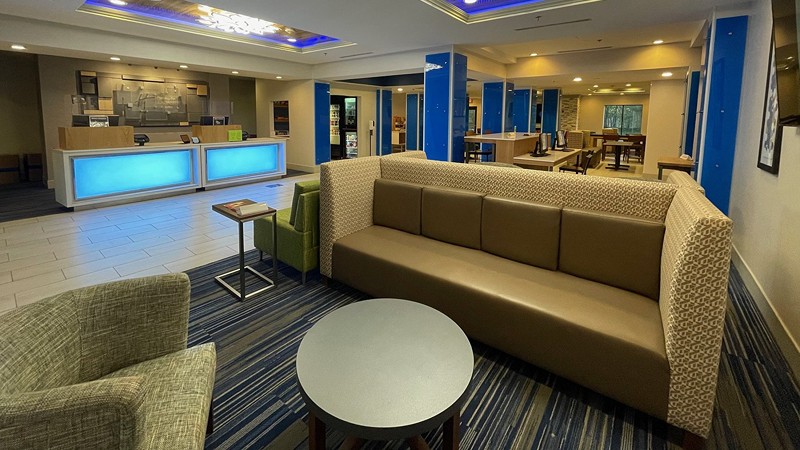 Holiday Inn Express & Suites Columbia – East Elkridge, room with private jacuzzi, photo 3