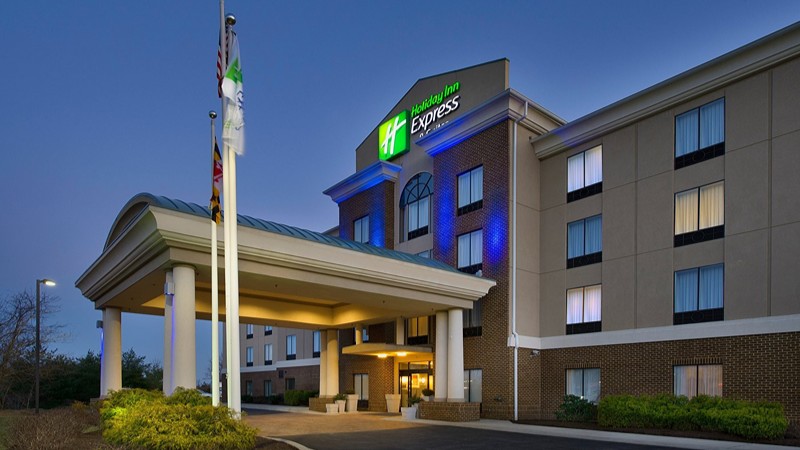 Holiday Inn Express & Suites Columbia – East Elkridge, room with private jacuzzi, photo 6