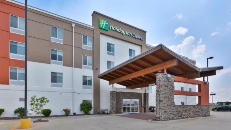 Holiday Inn Express & Suites Effingham