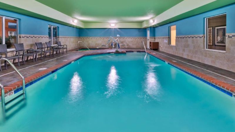 Holiday Inn Express & Suites Effingham, room with private jacuzzi, photo 6