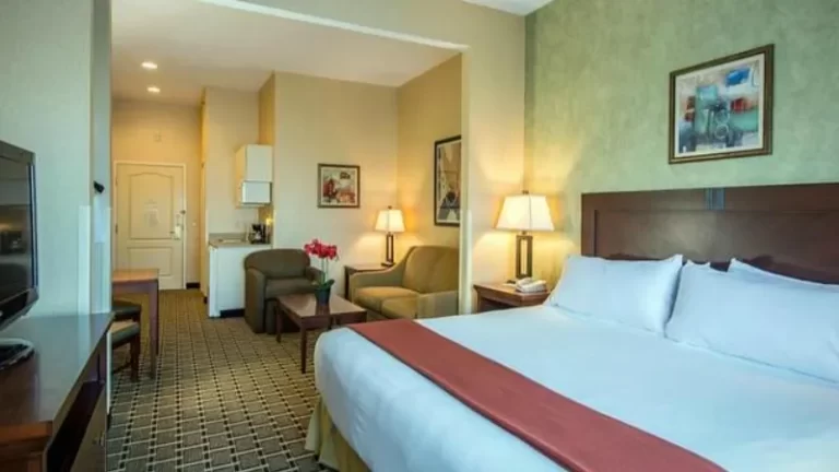 Holiday Inn Express & Suites Youngstown N (warren/niles), An Ihg Hotel