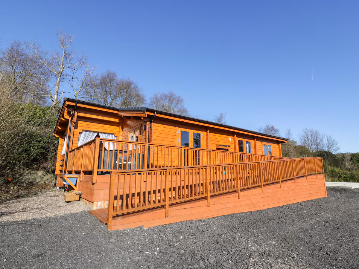 LITTLE LODGE, cabin with a private hot tub, photo 3