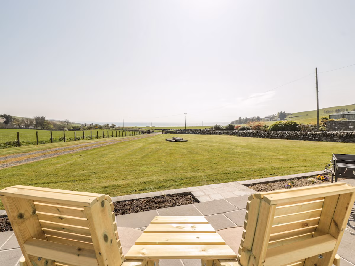 LONGFORTH FARM COTTAGE, cabin with a private hot tub, photo 5