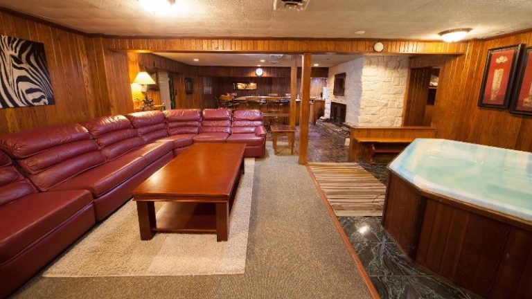 Log Cabin Lodge and Suites
