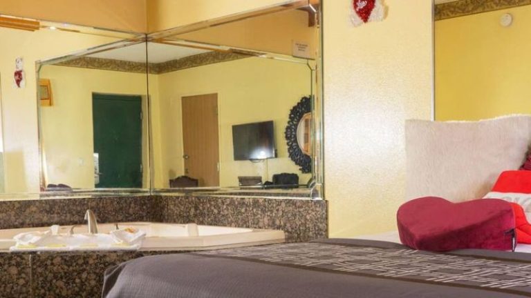 Luxe Inn and Suites