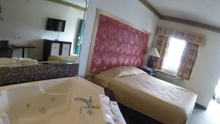 Luxe Inn and Suites