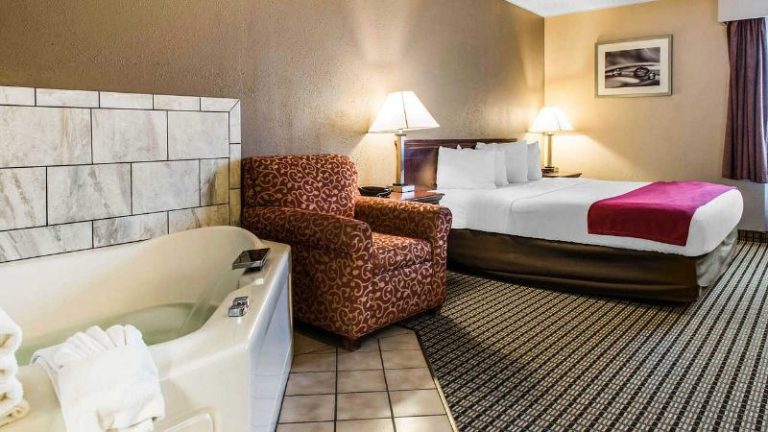 Quality Inn Austintown-Youngstown West