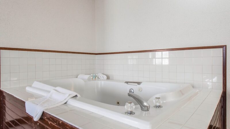 Quality Inn Denver Westminster - jacuzzi hotel room