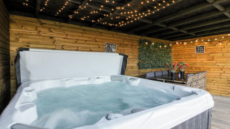 SMITHY HOUSE, cabin with a private hot tub, photo 1
