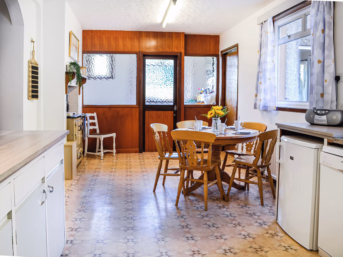 Set on a working farm in beautiful countryside, cabin with a private hot tub, photo 3