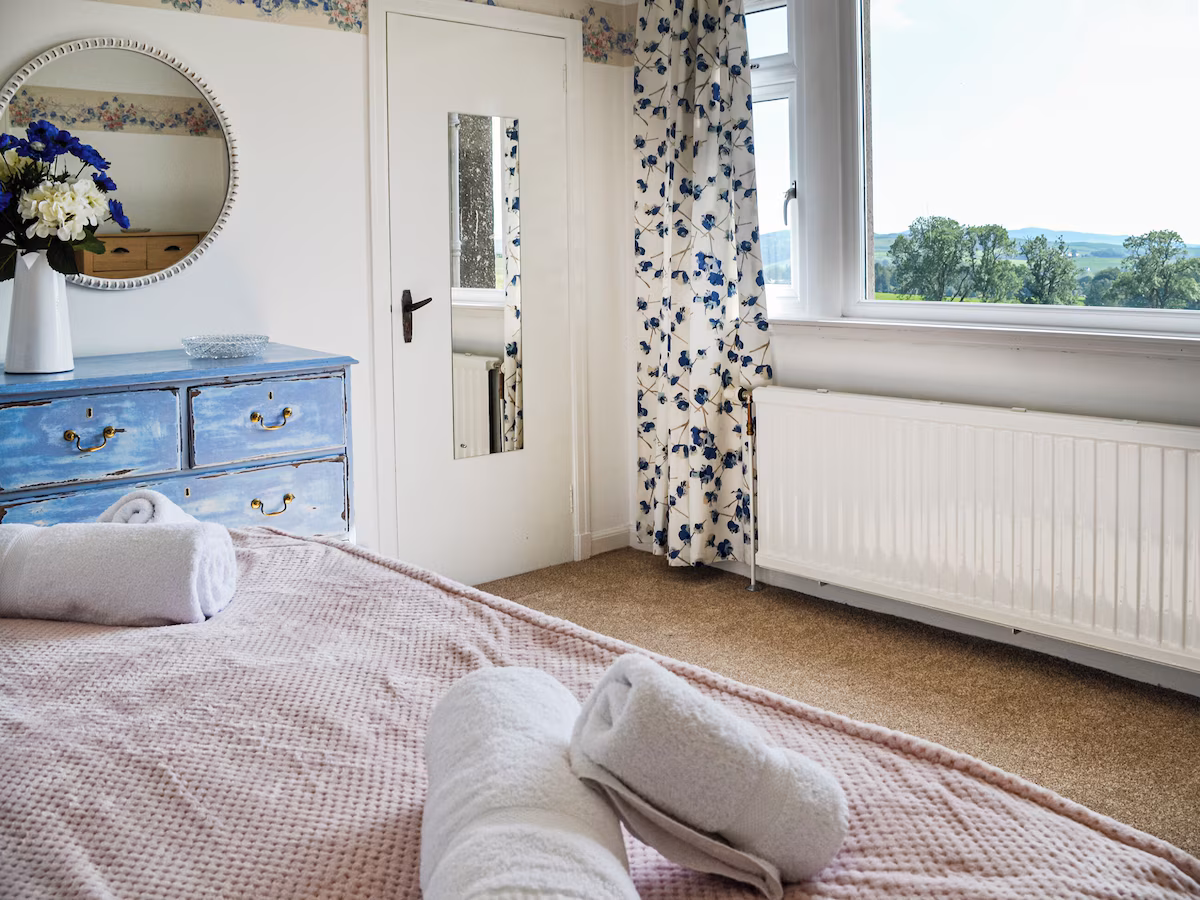 Set on a working farm in beautiful countryside, cabin with a private hot tub, photo 4
