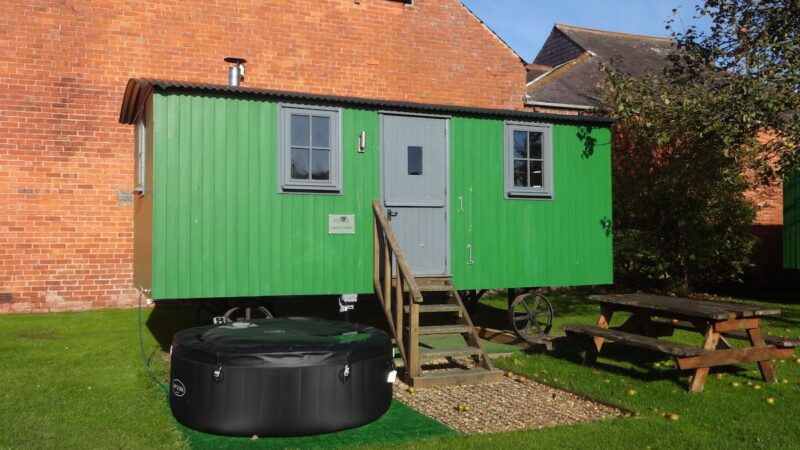Shepherds Hut, Ryans Retreat, cabin with a private hot tub, photo 1
