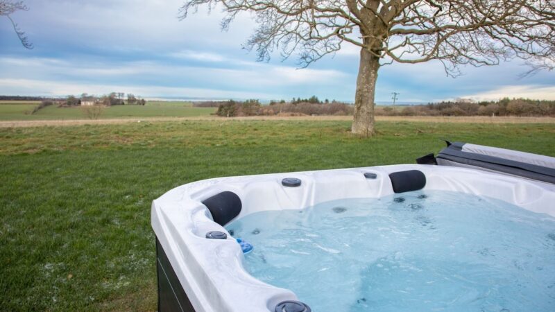 Stewart Resort Lodge 27, cabin with a private hot tub