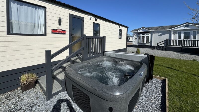 Stewart Resort Lodge 3, cabin with a private hot tub