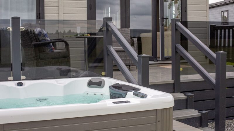 Stewart Resort Lodge 35, cabin with a private hot tub