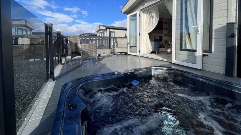 Stewarts Resort Lodge 1, cabin with a private hot tub