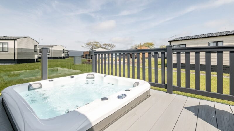 Stewarts Resort Lodge 52, cabin with a private hot tub