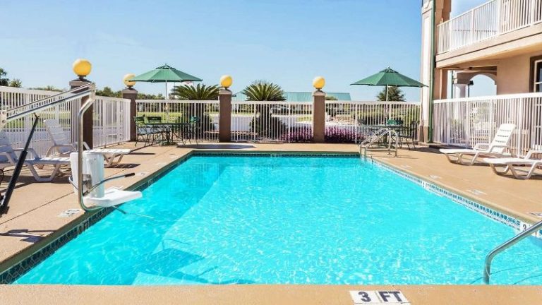 Super 8 by Wyndham Marianna I-10