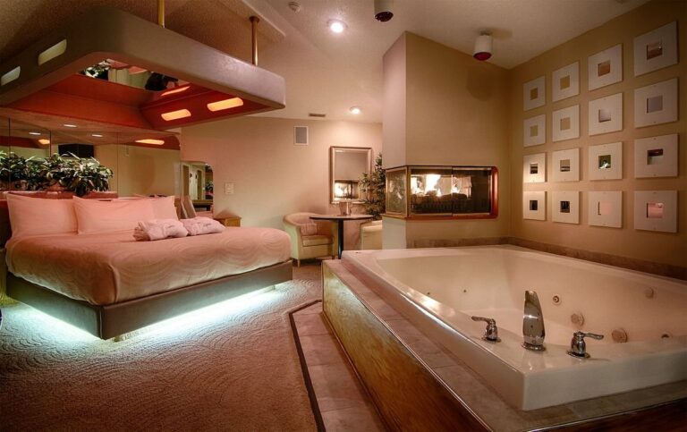 Best Illinois hotels with Jacuzzi in room ️ 2026