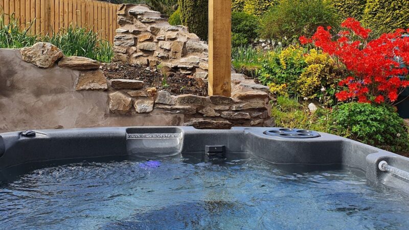 TAYVIEW, cabin with a private hot tub