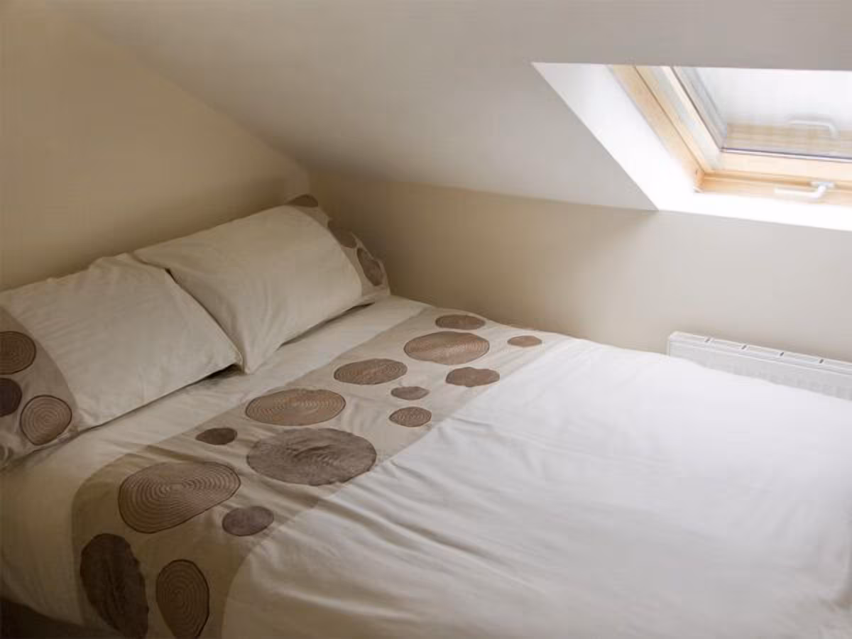 THE LOFT, cabin with a private hot tub, photo 5