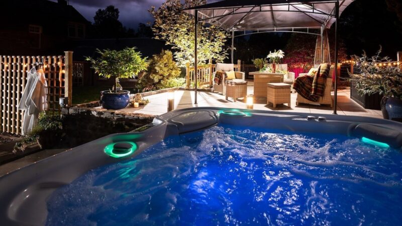 The Bield, cabin with a private hot tub
