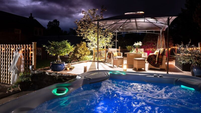 The Bield, cabin with a private hot tub