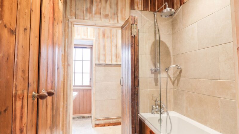 The Hen House, cabin with a private hot tub