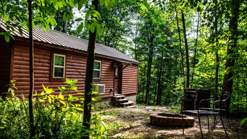 The Millers Den At Colonel Quarters, cabin with a private hot tub