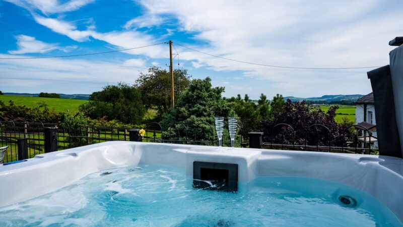 Thomas Carlyle Cottage, cabin with a private hot tub, photo 1
