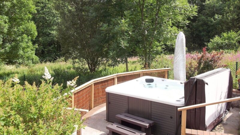 Tigh Raineach, cabin with a private hot tub