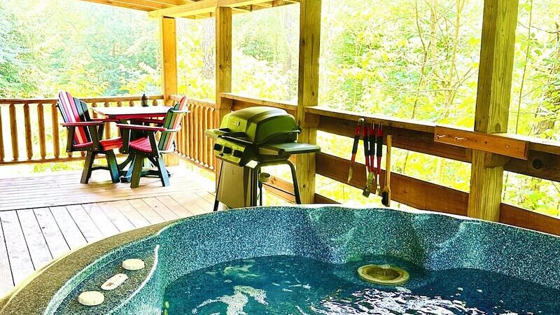 Trail Ridge, cabin with a private hot tub
