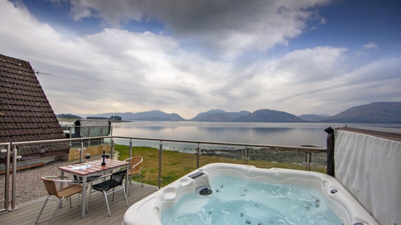 Waterfront Lodge 6, cabin with a private hot tub
