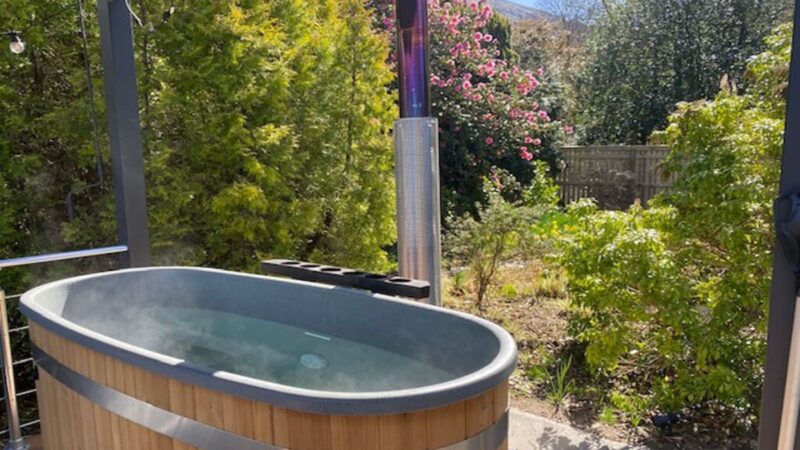 Wood fired Hot Tub, cabin with a private hot tub