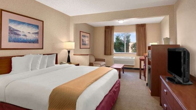 Baymont by Wyndham Golden / Red Rocks