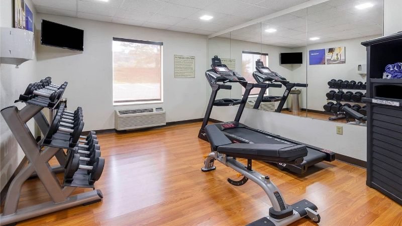 Comfort Inn & Suites Christiansburg I-81, room with private jacuzzi, photo 8